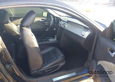 2008 Ford Mustang V6 Deluxe/V6 Premium z USA, uszkodzony, nr VIN 1ZVHT80N585119405